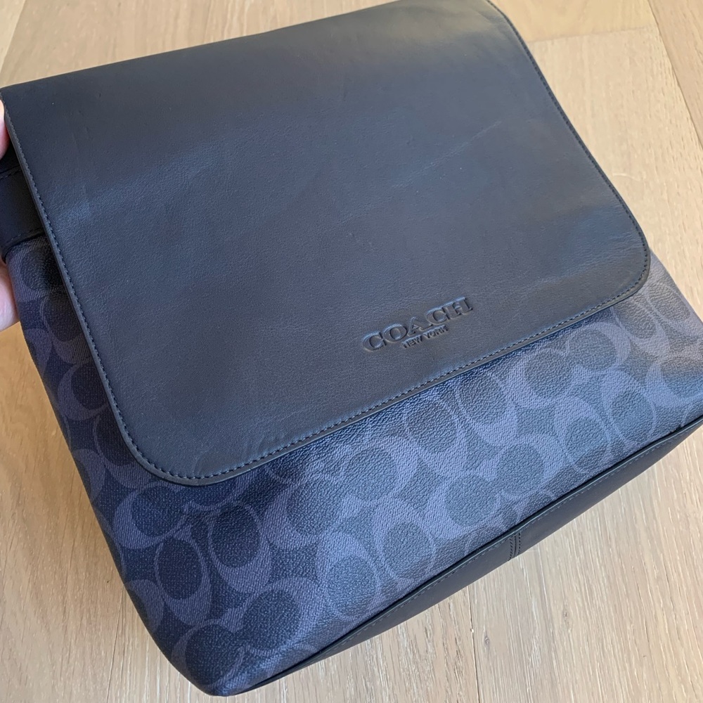 NWT Coach SULLIVAN SMALL MESSENGER IN SIGNATURE - Picture 2 of 8